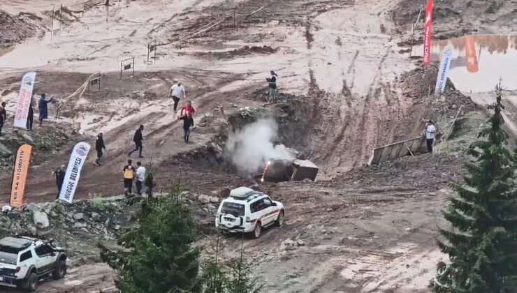 Devrilen araç, off-road yarışlarına veda etti