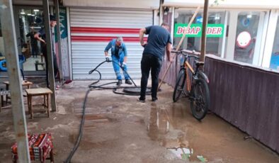 Diyarbakır’da birçok işyerini su bastı