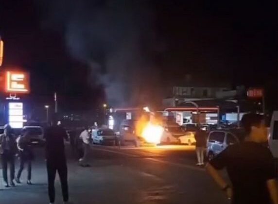 Diyarbakır’da öğrenci servisi alevlere teslim oldu