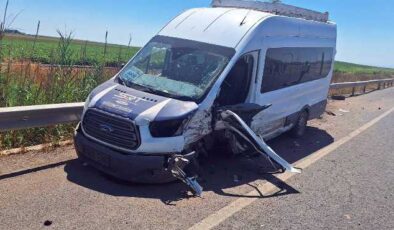 Diyarbakır’da otomobil ve minibüs çarpıştı: 16 yaralı