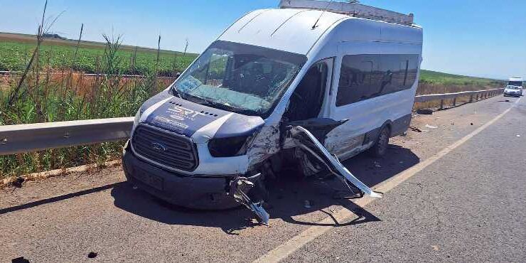 Diyarbakır’da otomobil ve minibüs çarpıştı: 16 yaralı