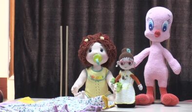 Dörtyol’da kadınlar, amigurumi bebek örüyor