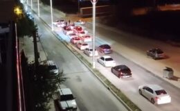 Düğün konvoyunda trafiği durdurup havaya ateş açtılar