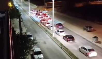 Düğün konvoyunda trafiği durdurup havaya ateş açtılar