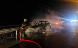 Elazığ’da otomobil alevlere teslim oldu