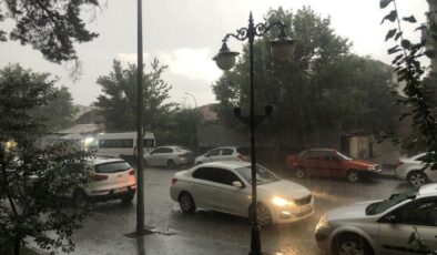 Erzincan’da sağanak yağış etkili oldu