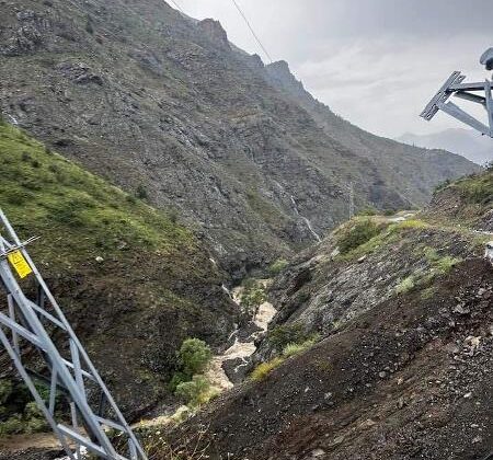 Erzurum’da sel nedeniyle yol çöktü