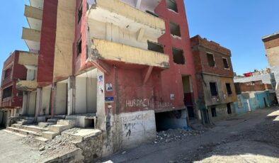 Diyarbakır’da hasarlı bina tehlikesi devam ediyor