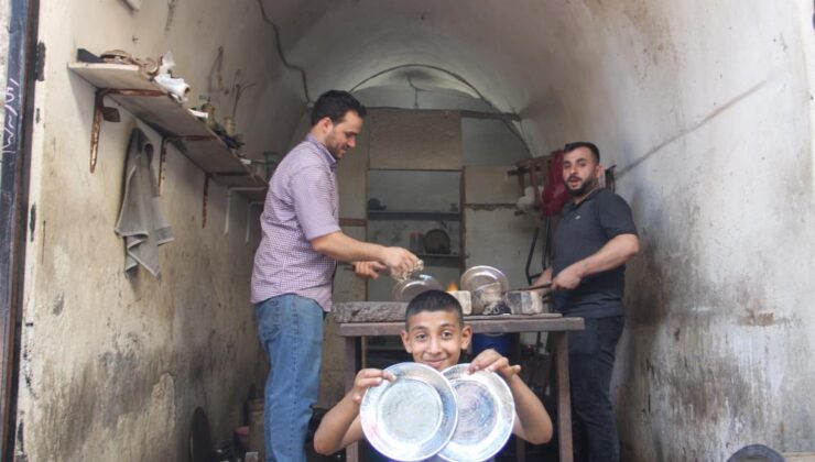 Kalay ustası sıcakta 55 yılın mesaisinde