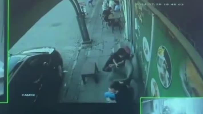 Karlıova’da 4,2 büyüklüğünde deprem güvenlik kameralarına yansıdı