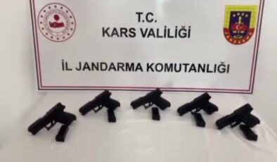 Kars’ta otobüste 5 ruhsatsız silah ele geçirildi