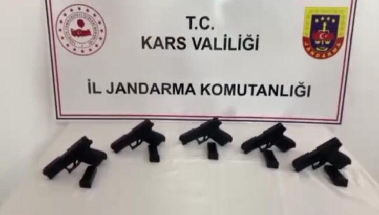 Kars’ta otobüste 5 ruhsatsız silah ele geçirildi
