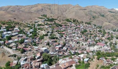 Maden ilçesi tarihi yapılarıyla göz dolduruyor