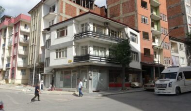 Malatya’da ağır hasarlı bina korkusu yaşam alanlarını boşalttı