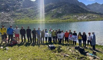 Nefes kesen manzarada yorulmadan yürüdüler
