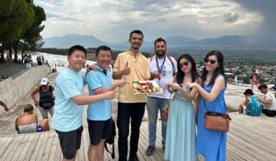 Pamukkale’de kebap şöleni turistleri büyüledi