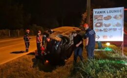 Sakarya’da turist minibüsü kanala düştü