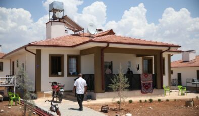 Şanlıurfa’da depremzede köy evlerine taşındı