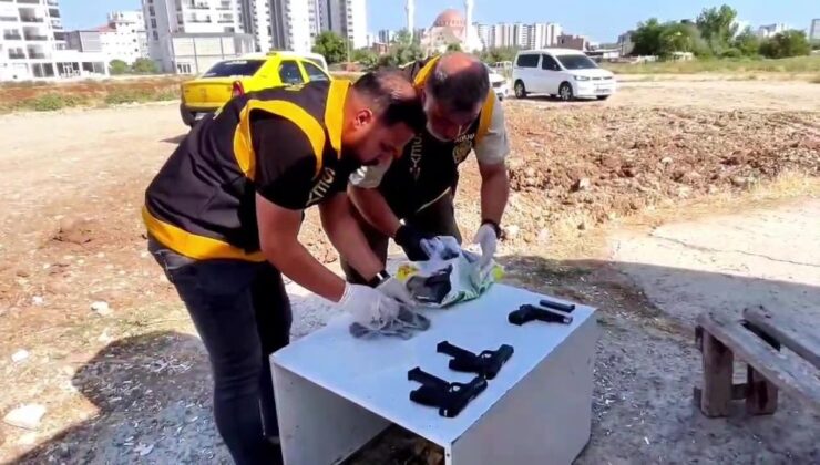 Toz deterjan paketinde 13 silah yakalattı