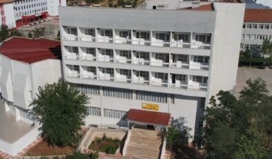 Uygulama otelinde uygun bütçeli kır düğünü