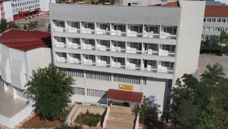 Uygulama otelinde uygun bütçeli kır düğünü