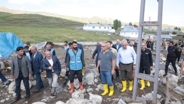 Vali Koç, sel felaketinin yaşandığı köylerde incelemelerde bulundu