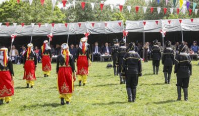 Van’da inci kefali festivali büyük ilgi gördü