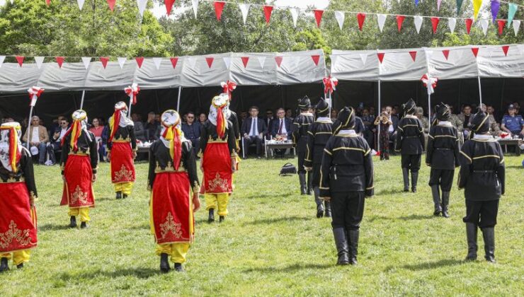 Van’da inci kefali festivali büyük ilgi gördü