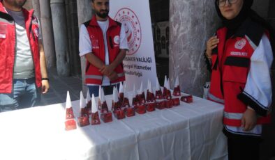 Ulu Cami’de Cuma Namazı sonrası 15 Temmuz Anısına Mevlit Şekeri dağıtıldı