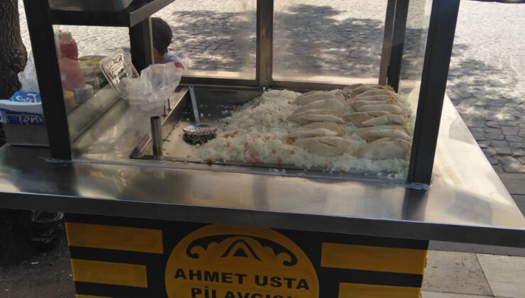 Tarihi Sur’da seyyar arabayla ‘Pilav Üstü Tavuk’ keyfi
