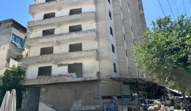 Diyarbakır’da tehlike saçan Akba Apartmanı