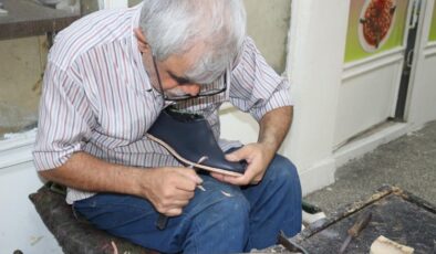Yarım asırdır yöresel ayakkabı üretimi yapıyor