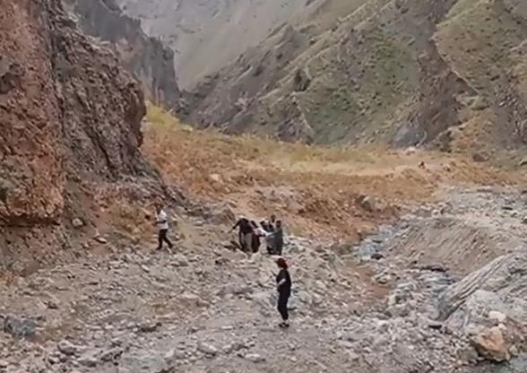 Yaylada rahatsızlanan kadın için helikopter havalandı