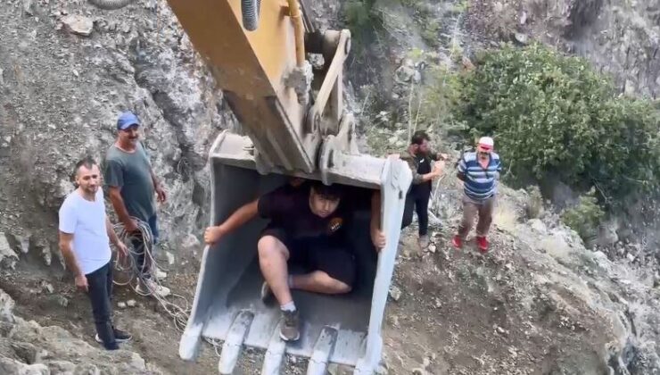 Yusufeli’nde heyelan köyü izole etti