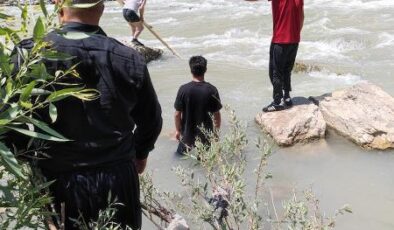 Zap Suyu’nda balık avlayan genç akıntıya kapıldı