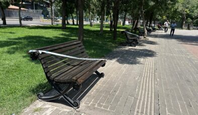 Diyarbakır Anıt Park’ta banklar boyandı