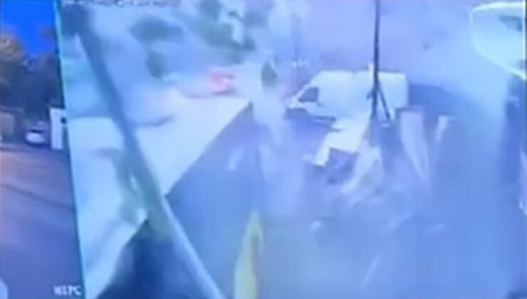 Avcılar’da İETT otobüsü, park halindeki araçlara çarptı