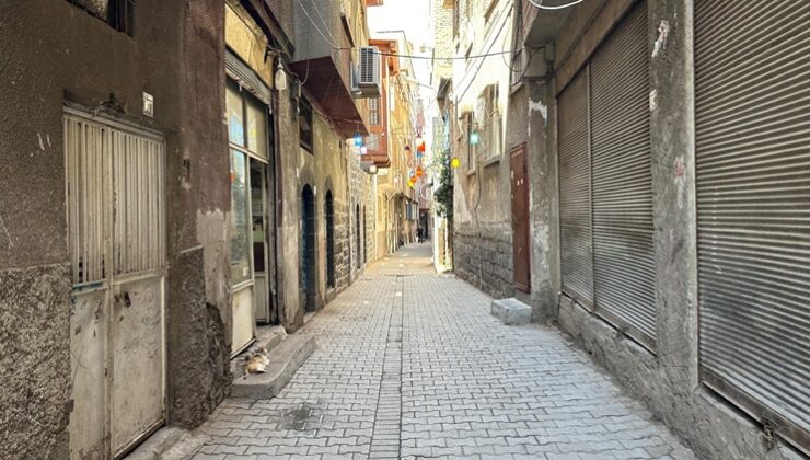 Diyarbakır’da kafelere silahlı ve ses bombalı saldırı