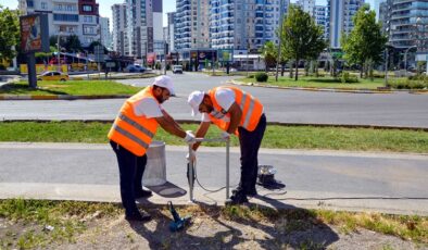 Diyarbakır’da cadde ve bulvarlara çöp kovaları yerleştiriliyor