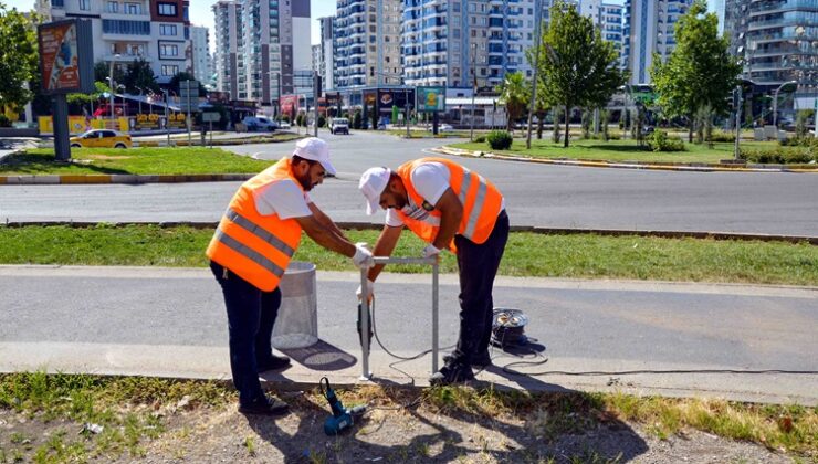 Diyarbakır’da cadde ve bulvarlara çöp kovaları yerleştiriliyor