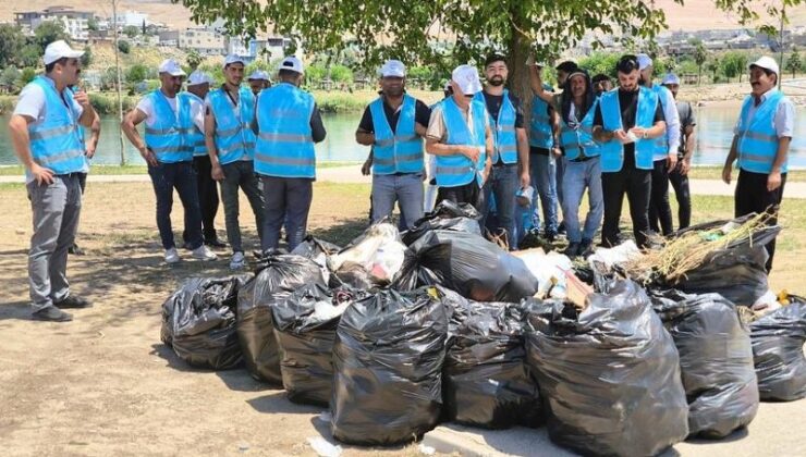 Cizre’de yükümlüler parkları temizledi