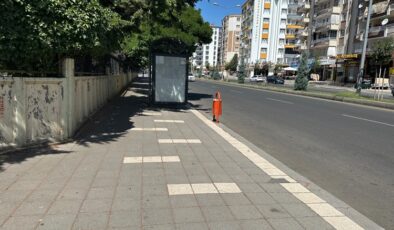 Musa Anter Caddesi’nde engelli yoluna durak!