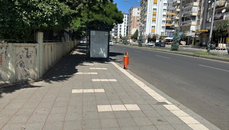 Musa Anter Caddesi’nde engelli yoluna durak!