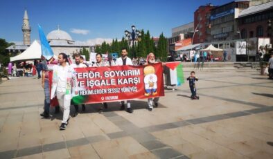 Sağlıkçıların İsrail’in Gazze’ye saldırılarını protesto yürüyüşleri devam ediyor