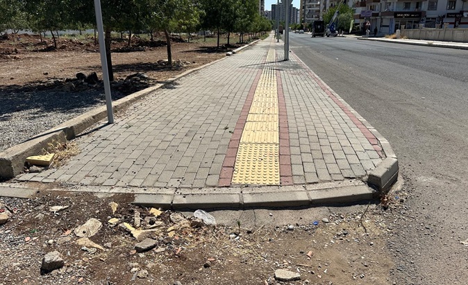 Diyarbakır’da rampasız yol engelli bireyleri zorluyor