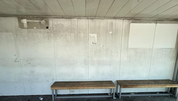 Karacadağ Bulvarı’ndaki klimalı otobüs durağı içler acısı durumda!