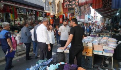 Eş başkanlar Bucak ve Hatun Sakarya Caddesi esnafını ziyaret etti