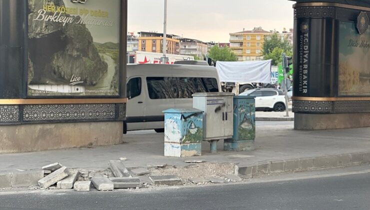 Bu kavşağa kaldırım dayanmıyor