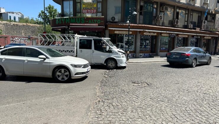 Diyarbakır Sur’da yol sorunu: Sürücüler zor anlar yaşıyor