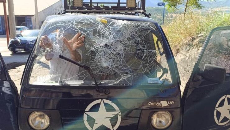 Taş düşen araçta ölümden dönüş